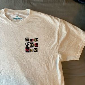 Large men’s retro inspired quiksilver graphic tee